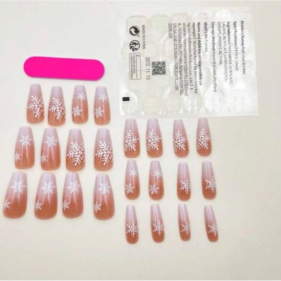 BEAUTIFUL Short Square Floral Pattern Full Cover Fake Nail Set - Picture 3 of 5